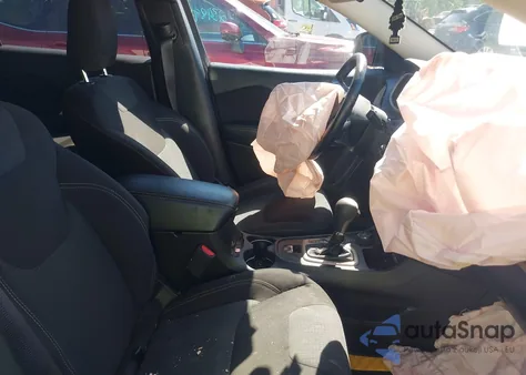 2017 Jeep Cherokee Latitude 4X4 z USA, uszkodzony, nr VIN 1C4PJMCB6HW520731